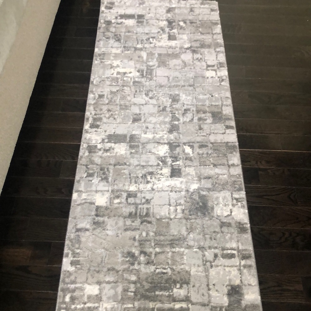 Surya runner Gray. Brand New never used.